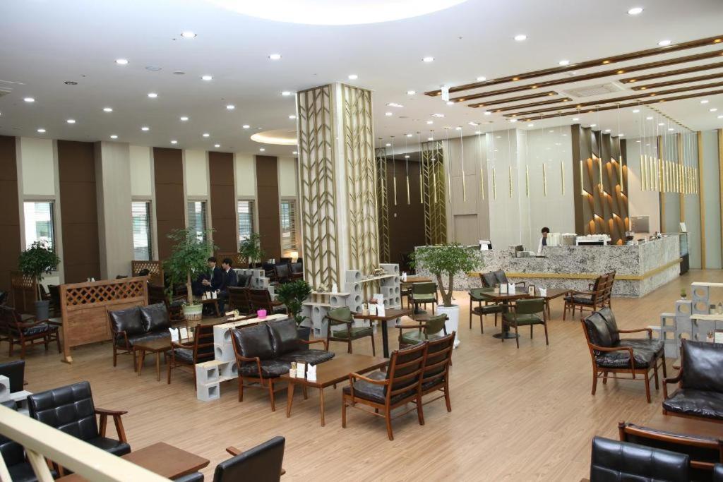 Benikea Hotel Seosan Exterior photo